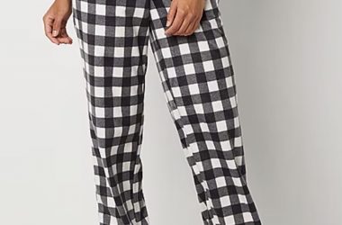 Women’s Flannel Pants with Cozy Socks Set Just $5.59!